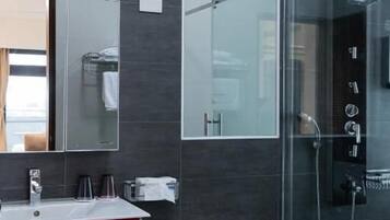 Deluxe Double Room, 1 King Bed, Balcony, Courtyard View | Bathroom | Slippers
