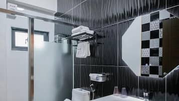Standard Double Room, 1 Queen Bed, Balcony, Courtyard View | Bathroom | Slippers