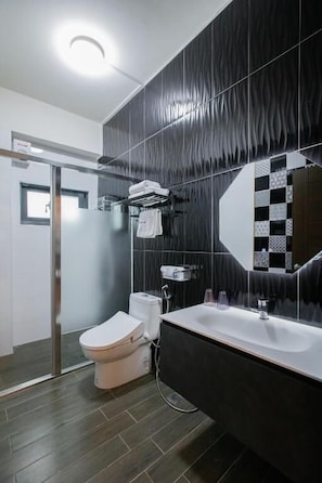 Standard Double Room, 1 Queen Bed, Balcony, Courtyard View | Bathroom | Slippers - Letaotao Inn (Hualien County)