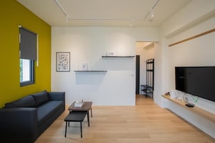Quarto casal standard, 1 cama Queen, sacada, vista para o pátio | Área de estar