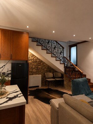Living area - TS Villa-Mountain Views, Fireplace & Rustic Luxury (Qarku i Durrësit)