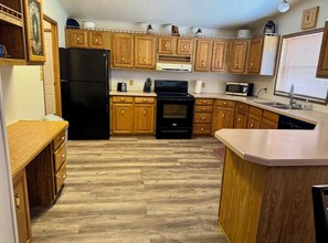 Coffee/tea maker, fridge, microwave, oven
