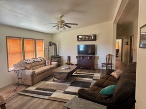 Smart TV, fireplace