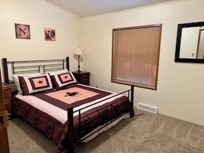 3 bedrooms, travel crib, WiFi (free), bed sheets