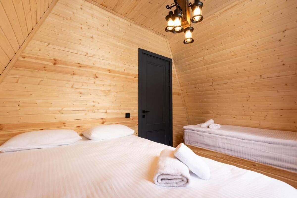 Iron/ironing board, WiFi (free), bed sheets