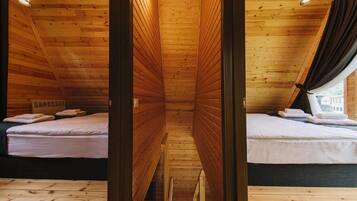 Tabla de planchar con plancha, wifi gratis y ropa de cama