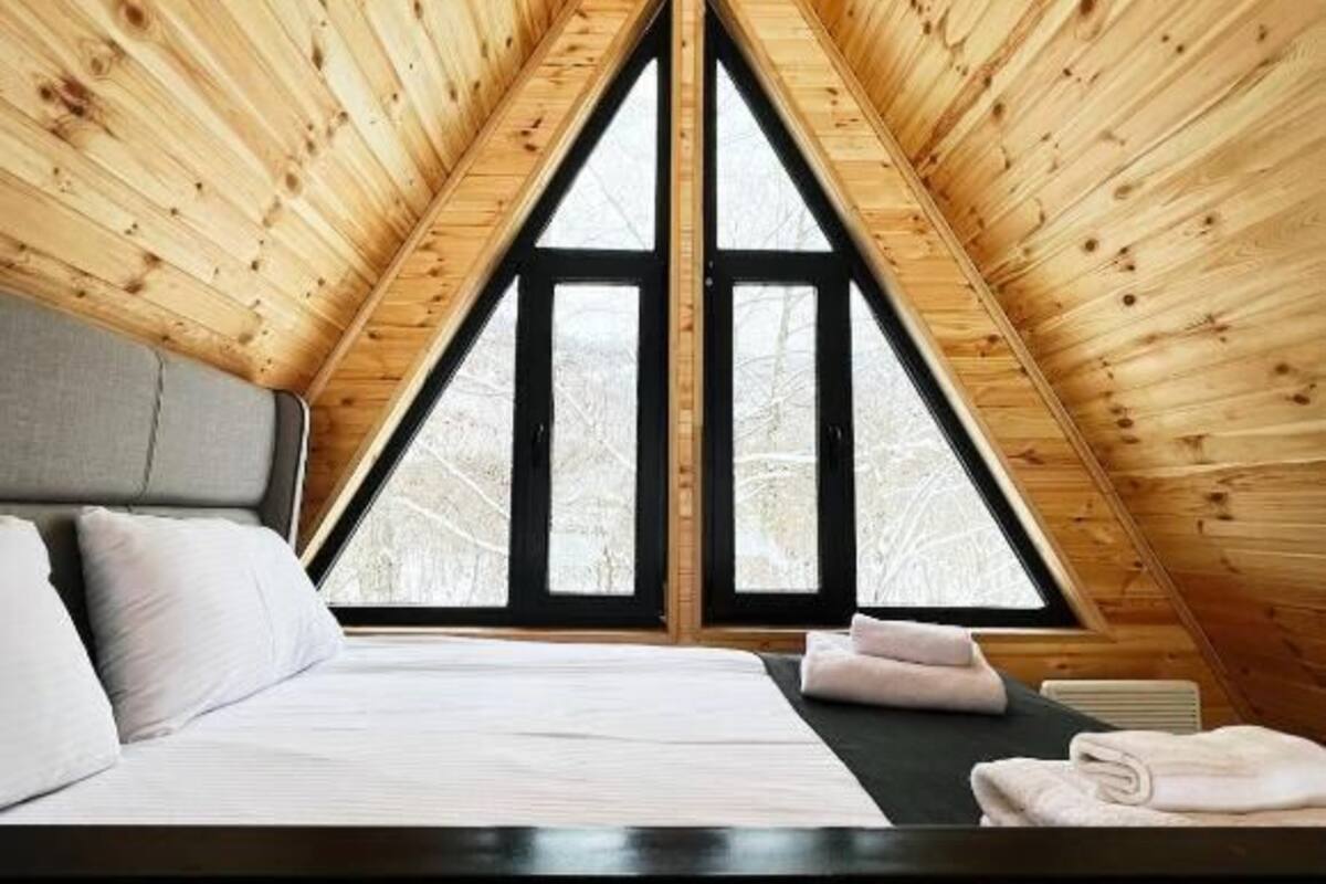 Iron/ironing board, WiFi (free), bed sheets