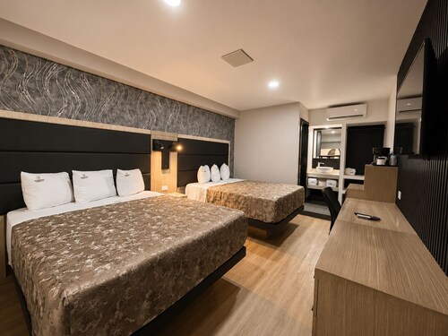 HOTEL SERENO BUSINESS INN