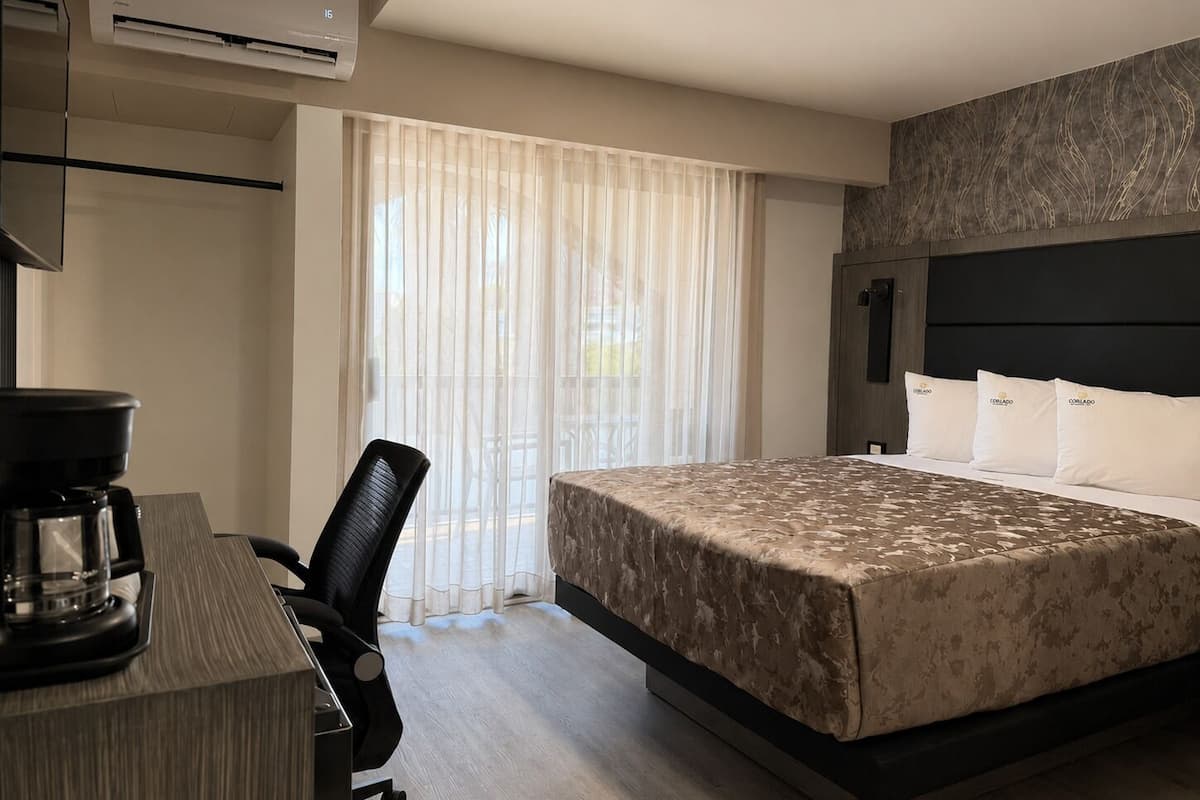 Habitación estándar, balcón | Escritorio, espacio para trabajar con laptop y wifi gratis 