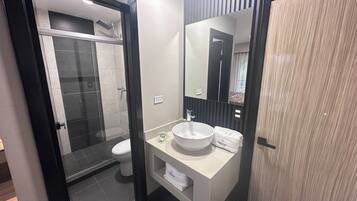 Standard Double Room | Bathroom | Shower, towels, soap, shampoo