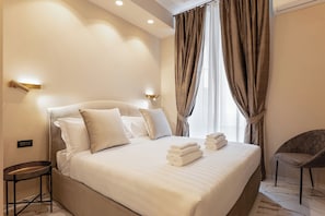 Desk, iron/ironing board, free WiFi, bed sheets - Vrbo Property (Roma)
