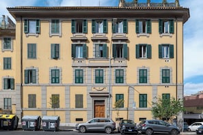 Exterior - Vrbo Property (Roma)