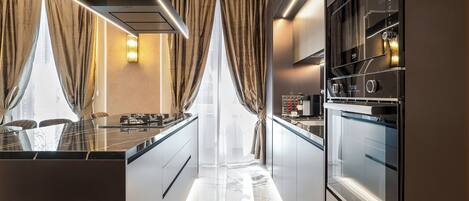 Coffee/tea maker, fridge, microwave, oven