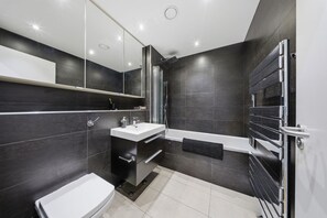 Bathroom - Elegant Kensington 2 Bed apartment with a beautiful terrace (London)