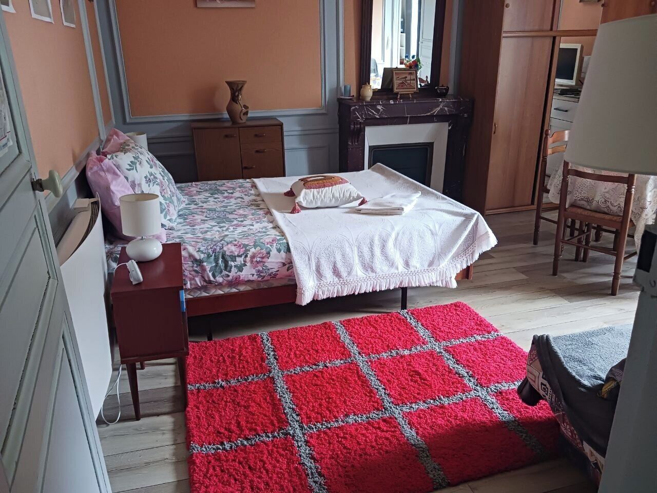 1 makuuhuone, silitysrauta/-lauta, vuodevaatteet