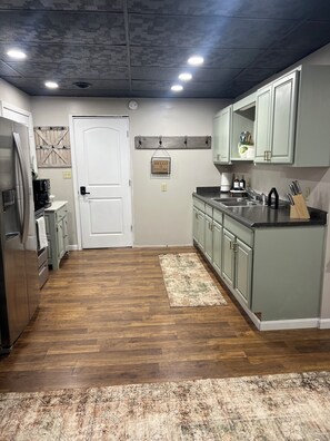 Private kitchen - Downtown Vibes in the Heart of Mohican Country (Loudonville)
