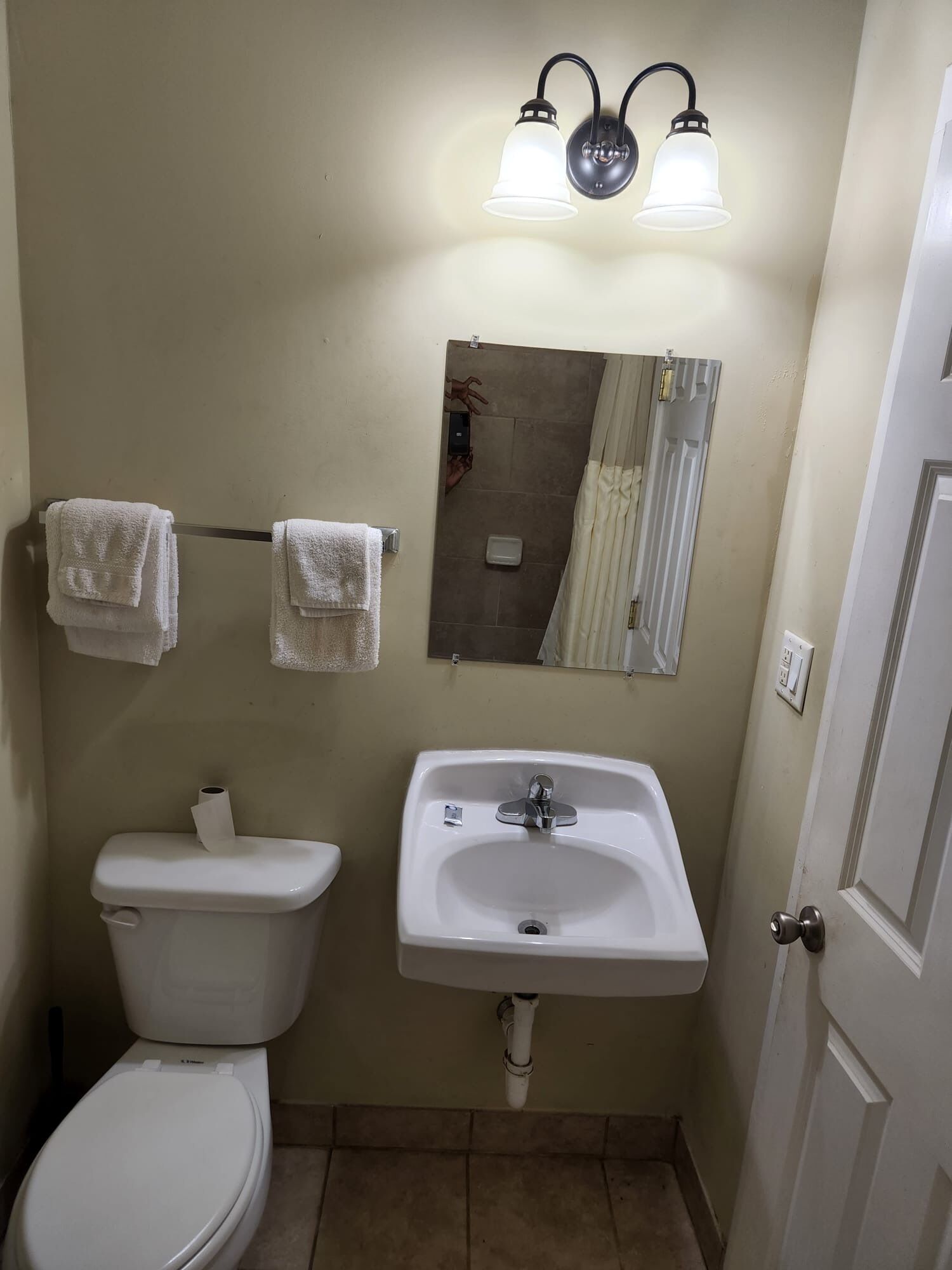 Bathtub, towels, soap, shampoo