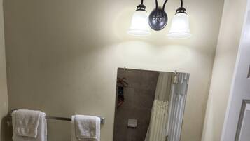 Bathtub, towels, soap, shampoo