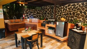 Habitación doble, balcón, vista al lago | Restaurantes