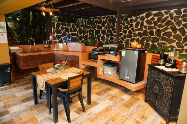 Double Room, Balcony, Lake View | Dining