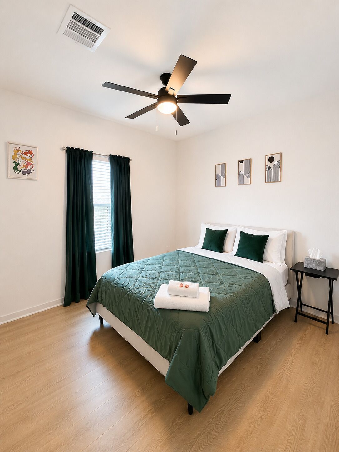 3 chambres, fer et planche à repasser, Wi-Fi gratuit, draps fournis