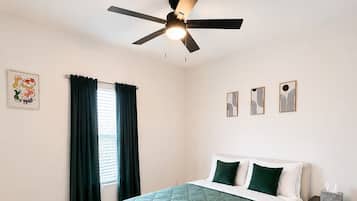 3 chambres, fer et planche à repasser, Wi-Fi gratuit, draps fournis