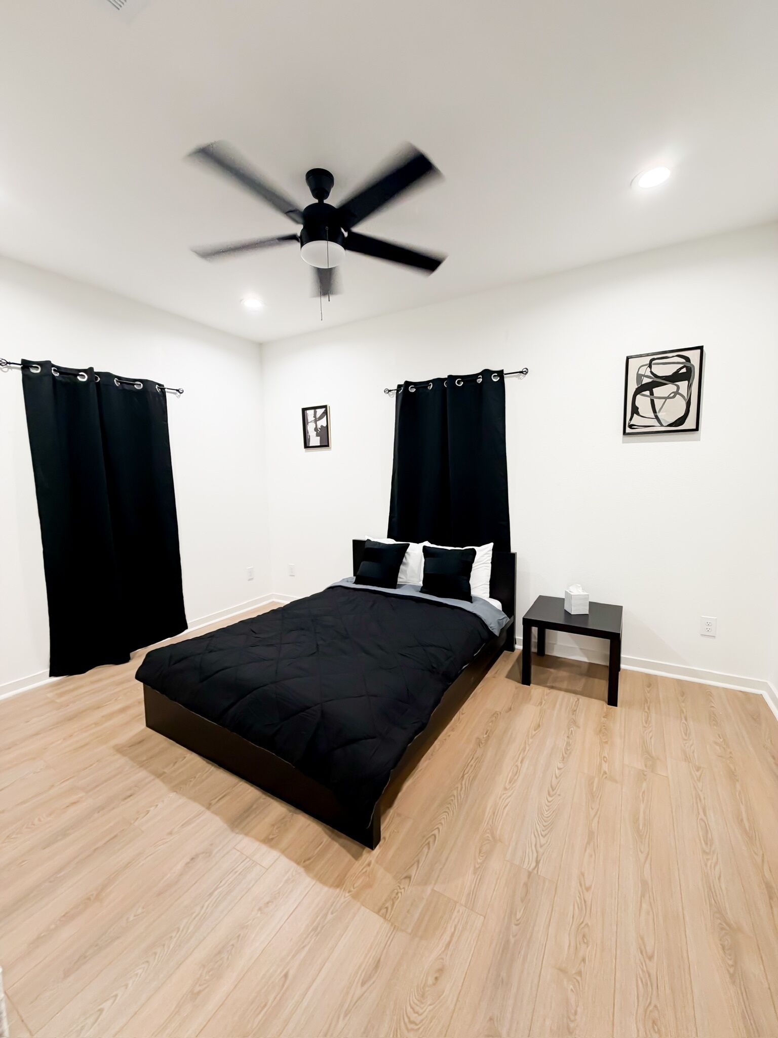 3 habitaciones, tabla de planchar con plancha, wifi y ropa de cama 