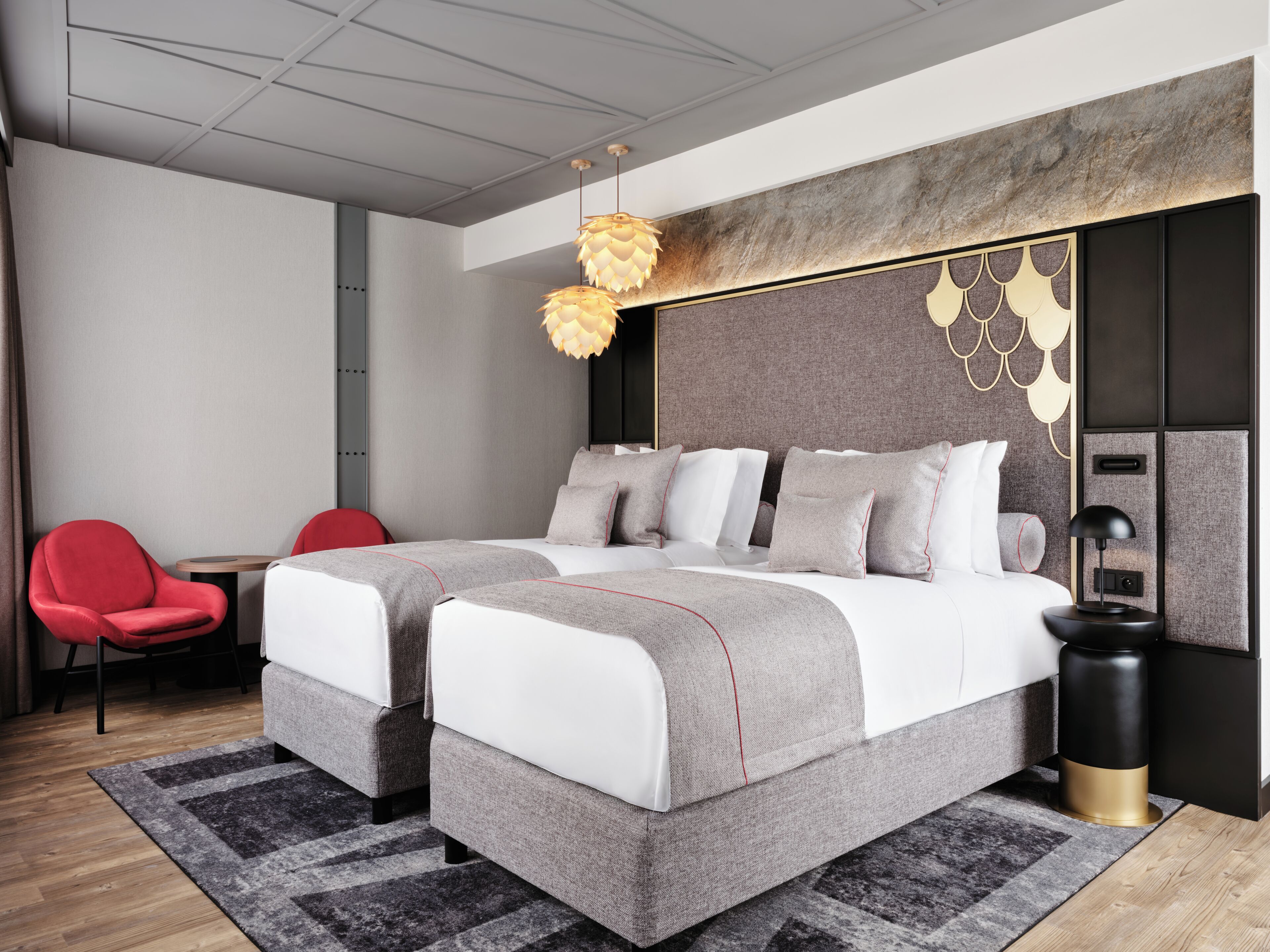 Quarto, 2 camas de solteiro | Roupas de cama premium, frigobar, cofres nos quartos, escrivaninha