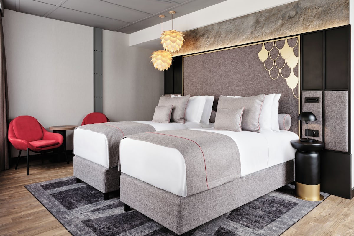 Room, 2 Twin Beds | Premium bedding, minibar, in-room safe, desk