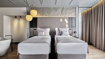 Sengetøy av topp kvalitet, minibar, safe på rommet og skrivebord