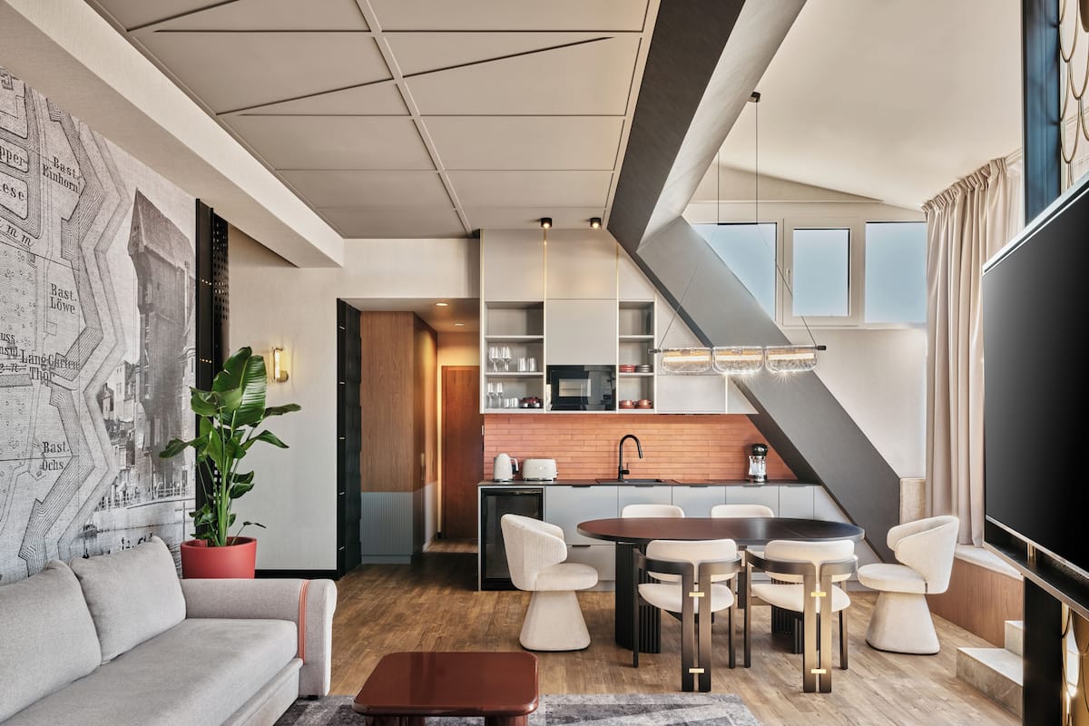 Presidential Suite, 1 Double Bed, City View | Premium bedding, minibar, in-room safe, desk