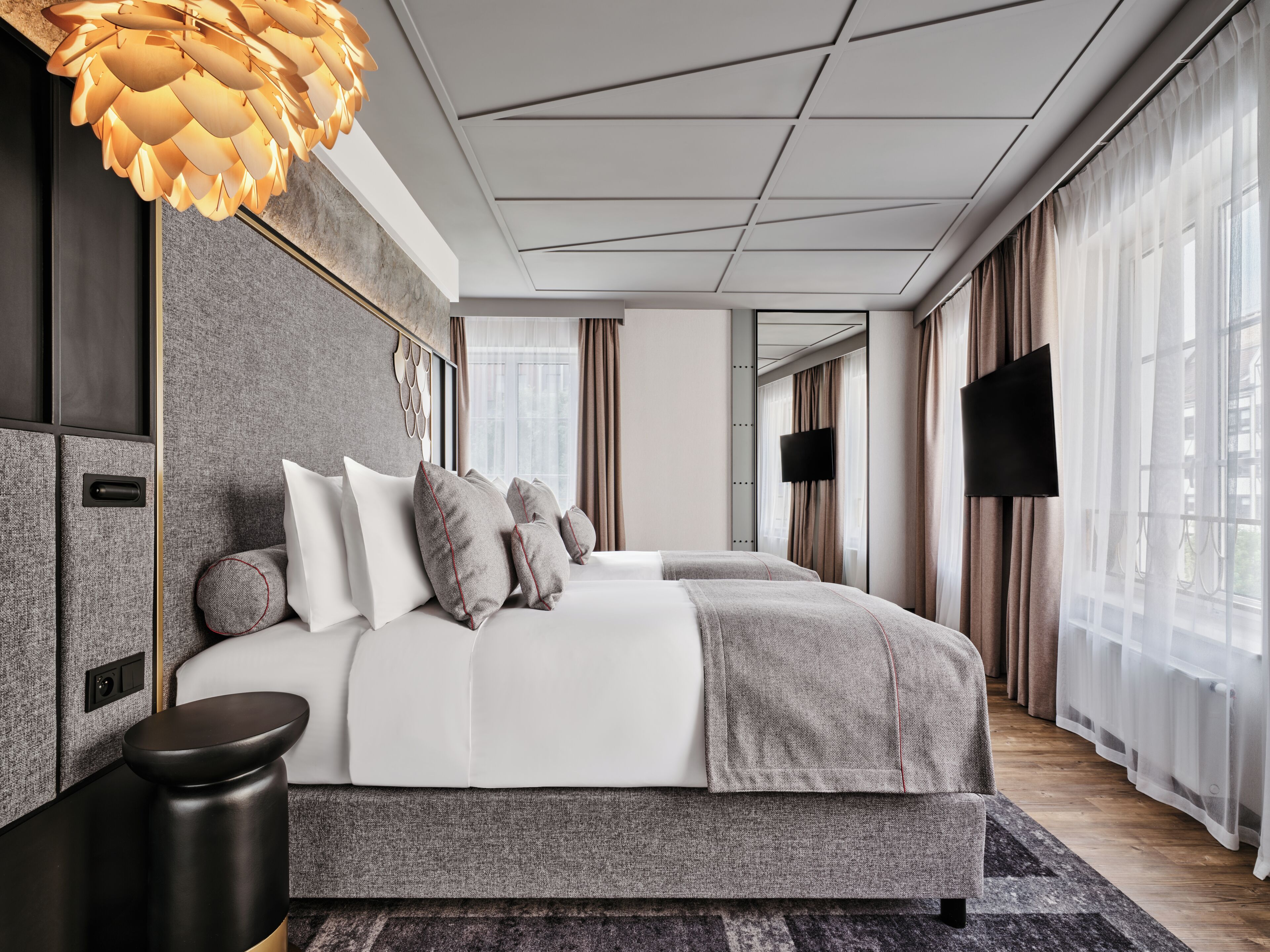 Roupas de cama premium, frigobar, cofres nos quartos, escrivaninha