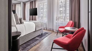 A hotel room with a bed, a TV, a desk, and a chair. - The Brick, a Tribute Portfolio Hotel - Adults Only (Gdansk)