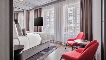 Double Room, 1 King Bed | Premium bedding, minibar, in-room safe, desk