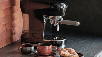 Espresso maker, coffee/tea maker, electric kettle