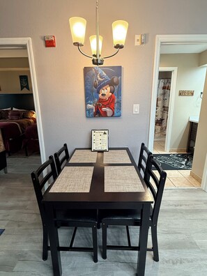 Dining - Wizard-Inspired Condo by Universal, Epic & Disney, King & Queen beds (Orlando)