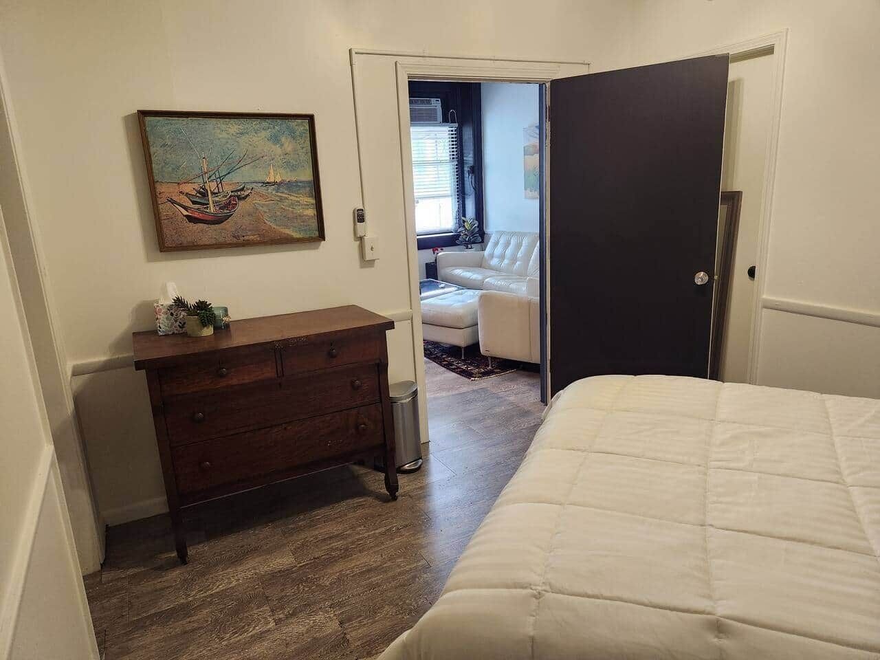 Iron/ironing board, WiFi, bed sheets