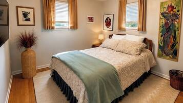 3 bedrooms, iron/ironing board, WiFi, bed sheets