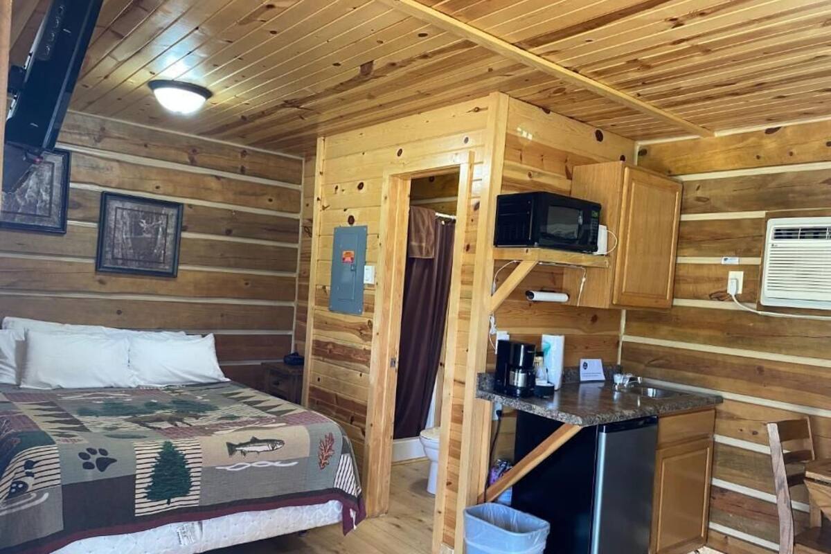 Standard Cabin 8, Non Smoking, Private Bathroom, Hill View | Cocineta privada