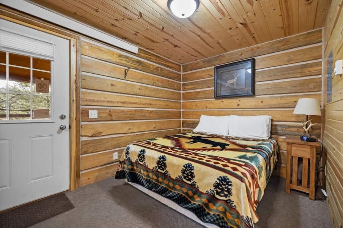 Deluxe Cabins 1 & 6, Non Smoking, Pets Not Allowed, Hill View | Wifi gratis y ropa de cama