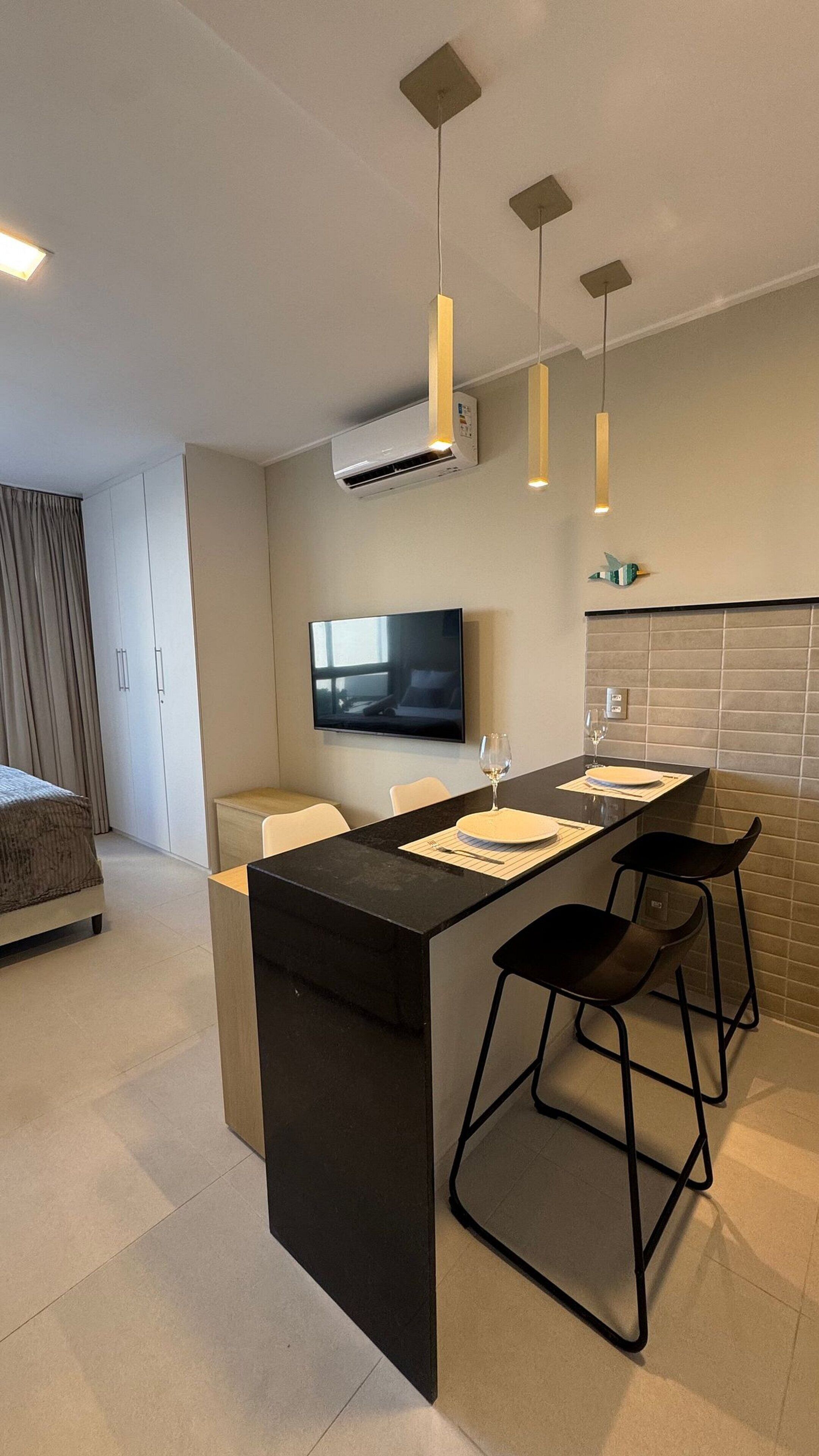 Classic Studio | Dining
