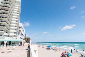 Beach - Oceanfront 1BR Condo with Balcony View (Hollywood)