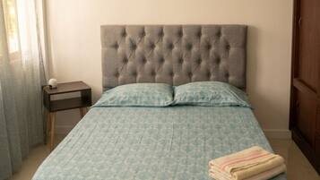 2 quartos, ferros/tábuas de passar roupa, Wi-Fi, roupa de cama