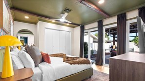 8 Schlafzimmer, Schreibtisch, Bügeleisen/Bügelbrett, Reisekinderbett