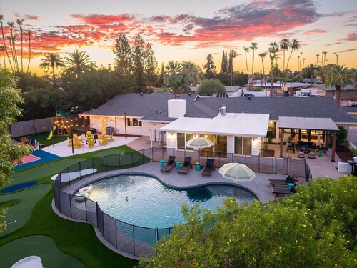Golf Simulator • Pool • Sports Court | Sleeps 24