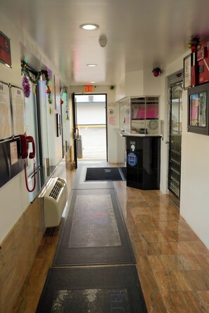 Lobby - Pelham Garden Motel (BRONX)
