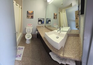 Standard Single Room | Bathroom - Pelham Garden Motel (BRONX)