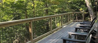 Modern 4-bedroom cabin close to Liberty Mountain