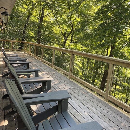 Modern 4-bedroom cabin close to Liberty Mountain