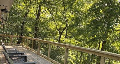 Modern 4-bedroom cabin close to Liberty Mountain
